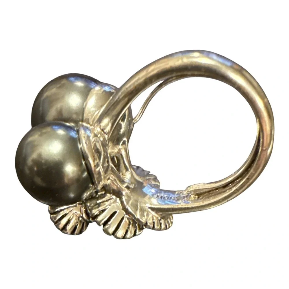 Monet Cocktail Ring Womens Size 7.5 Grey Silver Pearl Rhinestone Bypass